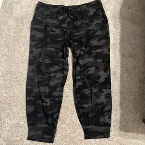 SOMA INTIMATES WEEKEND SOFT JOGGER PANT CLASSIC CAMO BLACK
